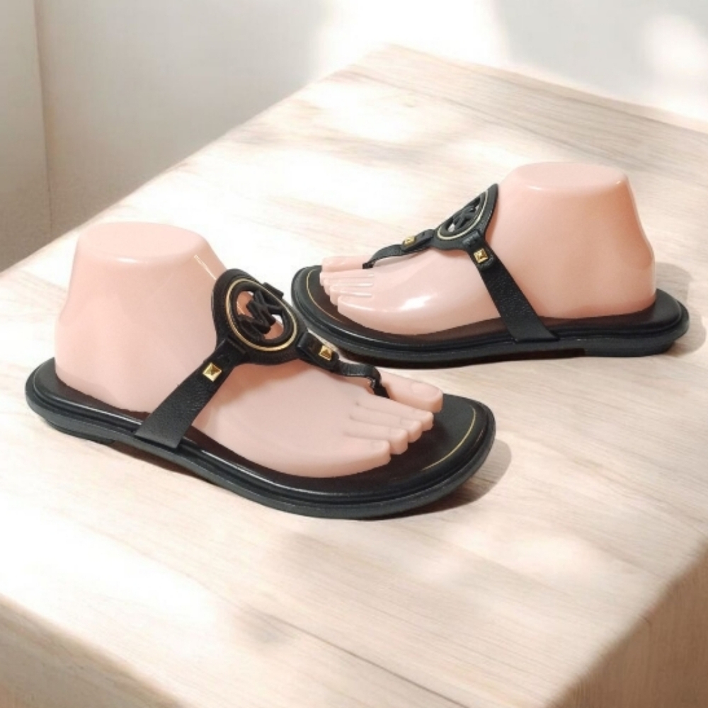 Michael Kors Aubrey Cutout Leather T-Strap Sandal Black 8.5M